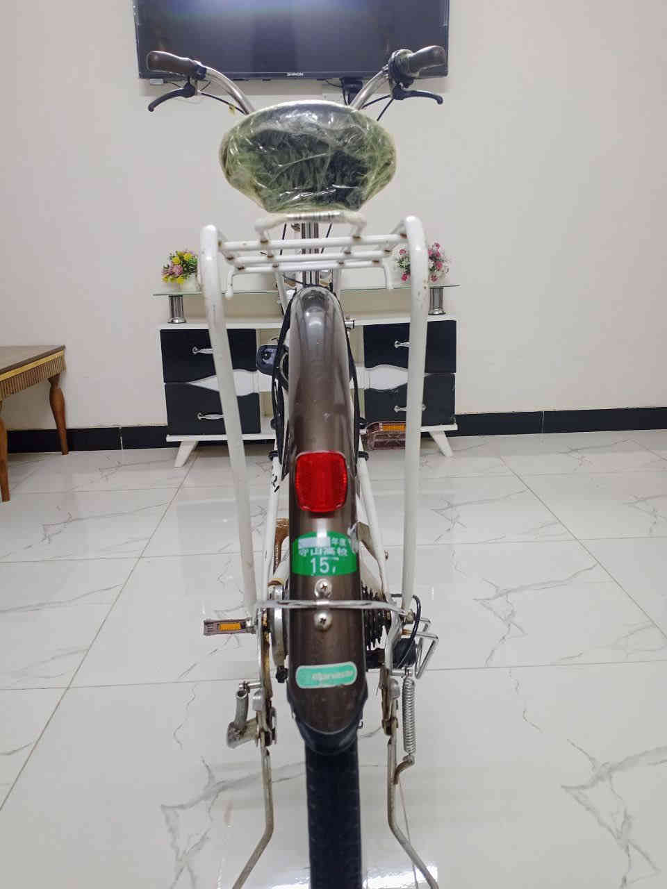 سلام عليكم بايسكل للبيع جديد بمعنى الكلمه موديل 2021 حجم 27 الله شاهد البايسكل كلش نضيف موضح بل صور ولسعر (125)وبي مجال للطيبين مكان بغداد ابو غريب رقم (***********)
