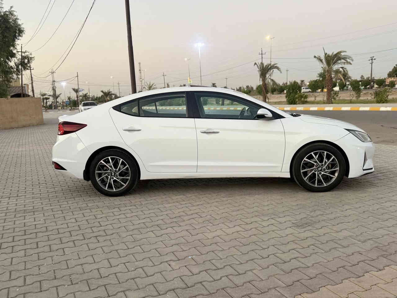 السلام عليكم النترا  مديل 19 خليجي 
رقم واسط دولي بسمي سنويه لا 30    السياره فول مواصفات 
مكينه 2000 دوش سياره جاهزء    سعر 148 
عنوان واسط.   السياره بيه جاملق وبنيد. صبغ والباقي مكفول 
***********
***********
