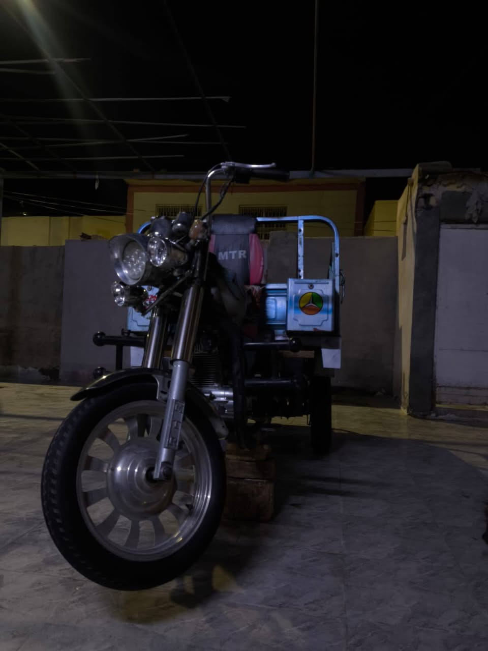 سلام عليكم ستوتة البيع رقم نكليزي بسمي محرك 23كلهة شغالة موديل 2012سعر مناسب متواجد خاص ***********
