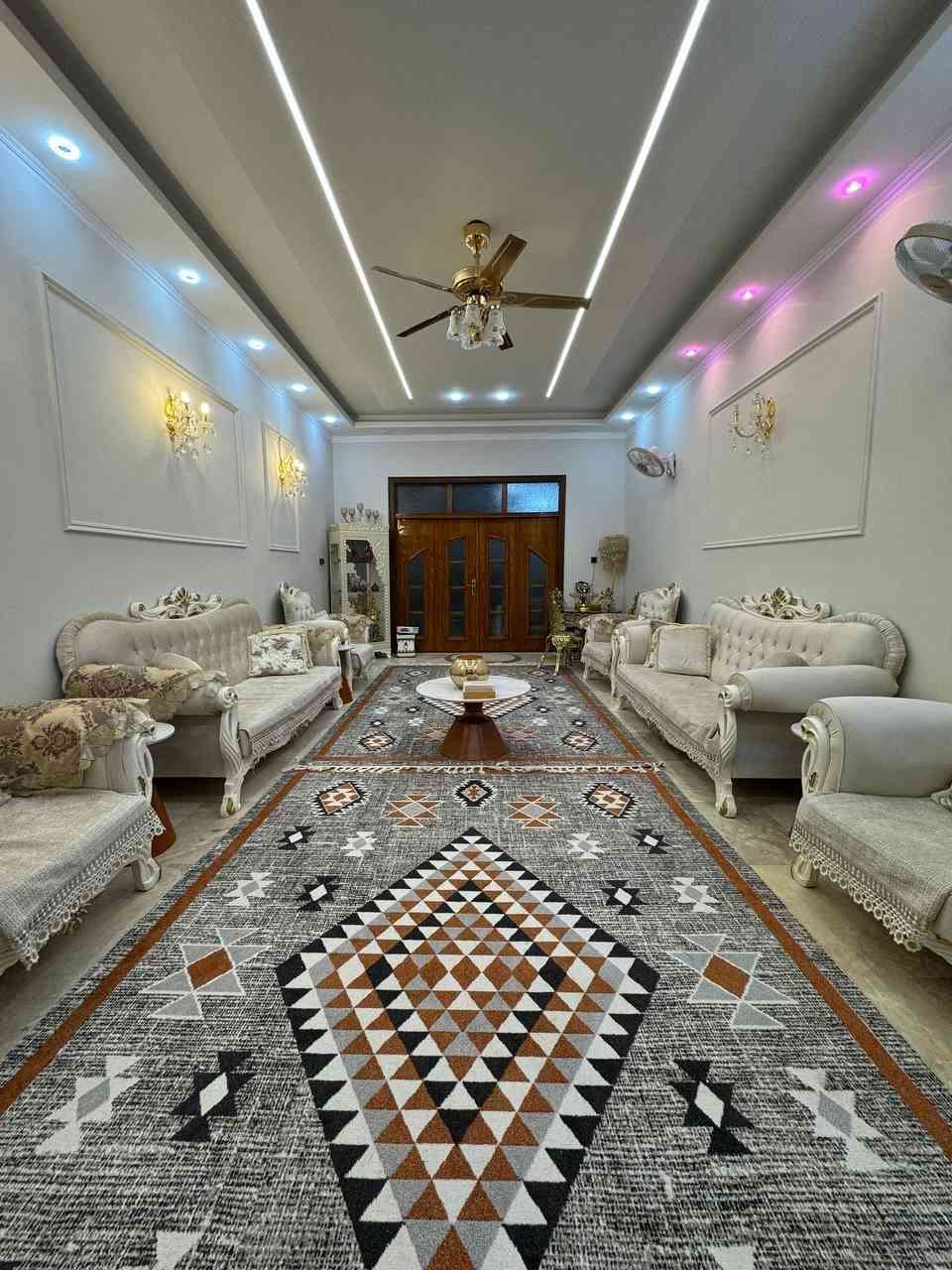 بيت للبيع 

المساحه - 250م 

العنوان - حي اور الاولى قرب دور النزاهه
تفاصيل البناء - طابقين مسلح حديث 
ط1 - غرف عدد2+صاله+استقبال+مطبخ+صحيات 
ط2 - غرف عدد4+مطبخ+صاله+صحيات 
البيت يباع مع الاثاث

للمزيد من المعلومات يمكنكم التواصل معنا 
على صفحة الفيس بوك ( المثنى للعقار) 
او الاتصال على الرقم التالي 
ابو سيف  ***********
*********** 
للمزيد من العروض الدخول على الرابط
https://web.facebook.com/groups/353423759199621
او قناتنا على اليوتيوب
https://youtu.be/wNJnyaBvaoU ناصرية, ذي قار
