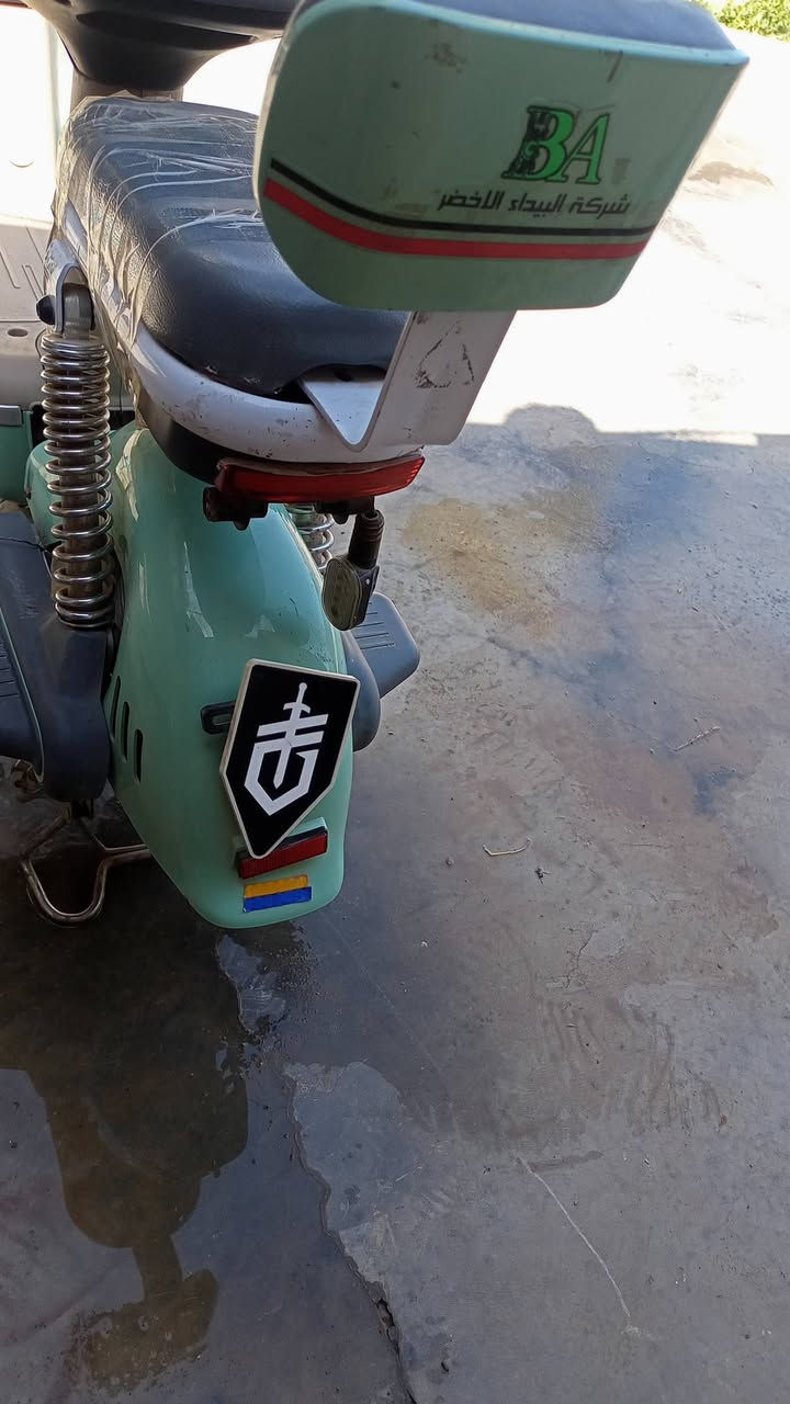 السلام عليكم ورحمه الله وبركاته
دراجة شحن البيع 
فول مواصفات 
مديل 2025
اربعة بطاريات 
سرعة الدراجة 64
بصمة عن بعد 
حجم الدراجة 14
دراجة خير من الله السعر 300و بيها مجال الرقم التواصل ***********
