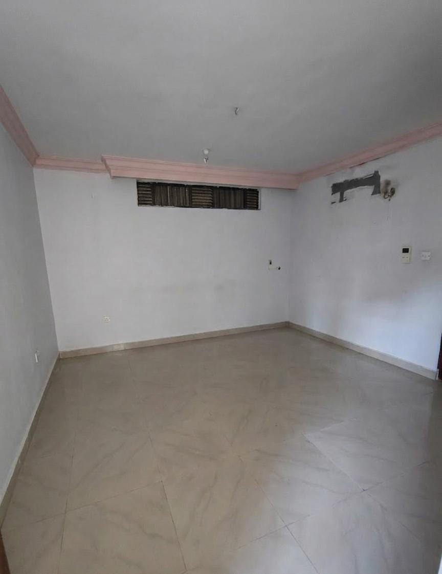 بيت للبيع مساحة ١٨٤ متر واجهه ٩،٢٠ ونزال ٢٠ طابقين 
موقع تجاري عرض الشارع ٢٠ متر 
كراج وصحيات مدخلين صاله ومطبخ وهول وحمام وغرفه 
طابق ثاني ٣ غرف وحمام وبيتونه وسطحين 
ارضيه سيراميك 
الموقع الغزالية شارع البداله شارع نافذ على مدير الامن 
للاستفسار 
***********
***********
***********
