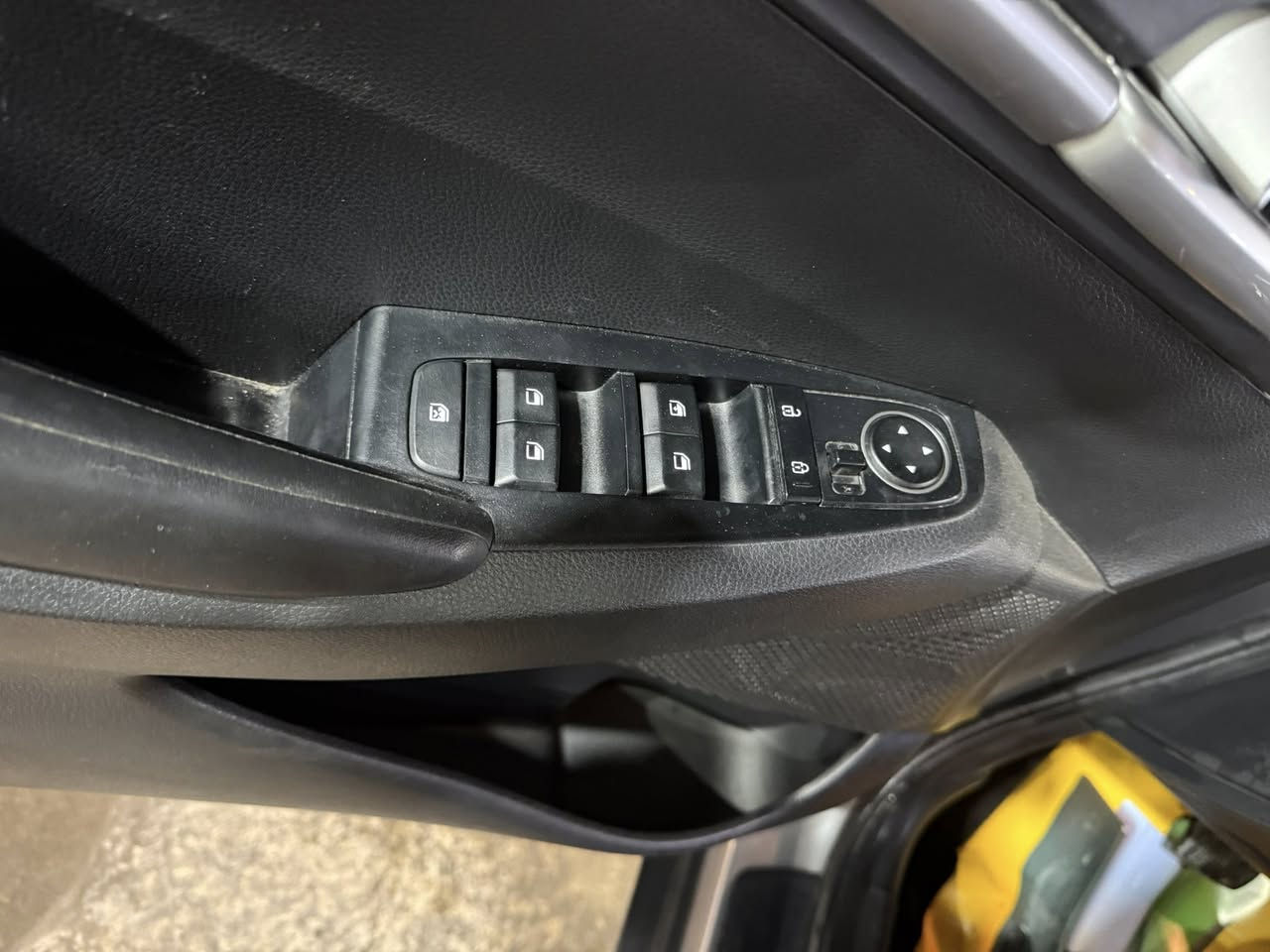 السلام عليكم للبيع كيا سيلتوس خليجي موديل 2021 محرك 1600 دوش تو كلر  مكفولة من البارد والصبغ تحكمات شاشة كامرة حساسات مود درايف تبريد قطعتين شاشة كار بلي تشغيل عن بعد السيارة رقم اربيل تحويل وكالة بشرط هزة جديدة مكان السيارة بغداد زيونة للاتصال ***********
