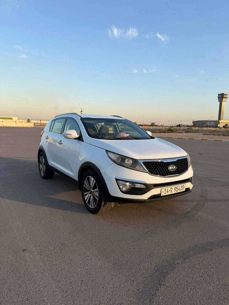 سبورتج 2015 خليجي مكينه 2000 دوش جاهزه من كلشي شرط التحويل بيها بارد فقط بيبان عكس السايق الباقي كفاله

***********
