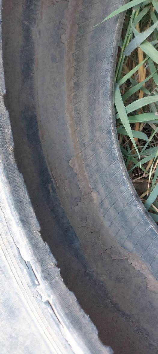 تايرات 38   _ 8  - 20    للبيع نص عمر مكان الكوت الشراي يتصل ***********
