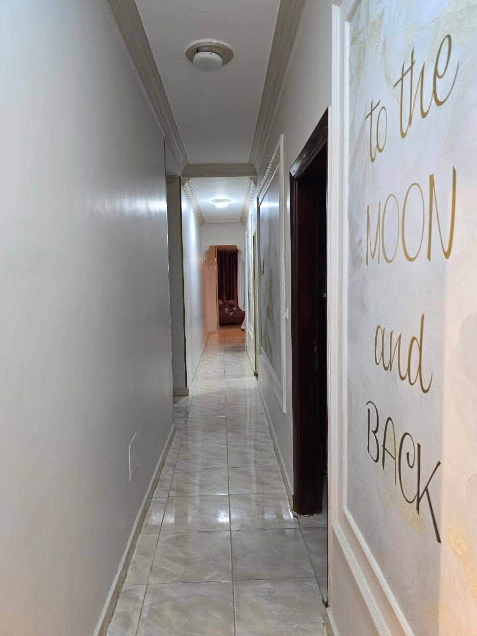 كود العقار: A233 | شقة مميزة للبيع في الهرم 🏘️
فرصة للسكن الراقي في موقع حيوي بمنطقة الهرم (بين زغلول واللبيني).
تفاصيل الوحدة:
▪️ المساحة: 145 متر.
▪️ التقسيمة: 3 غرف، 2 حمام، ريسبشن 2 قطعة، مطبخ.
▪️ الدور: الأول علوي (يوجد أسانسير).
▪️ المميزات: بلكونة غير مجروحة، عدادات قديمة (مياه، كهرباء، غاز).
▪️ الأوراق: رخصة بناء وحصة في الأرض (أوراق قانونية سليمة 100%).
📍 العنوان: شارع مورسيكا - متفرع من زغلول.
للاستفسارات والمعاينة:
📞 01127480982
📲 واتساب: https://wa.me/201127480982
#آل_جبريل_للتسويق_العقاري #عقارات #الهرم #شقة_للبيع #استثمار_عقاري


**إذا كنت صاحب هذا الإعلان وتريد حذفه لأي سبب، رجاءا أرسل رسالة إلى الدعم الفني**