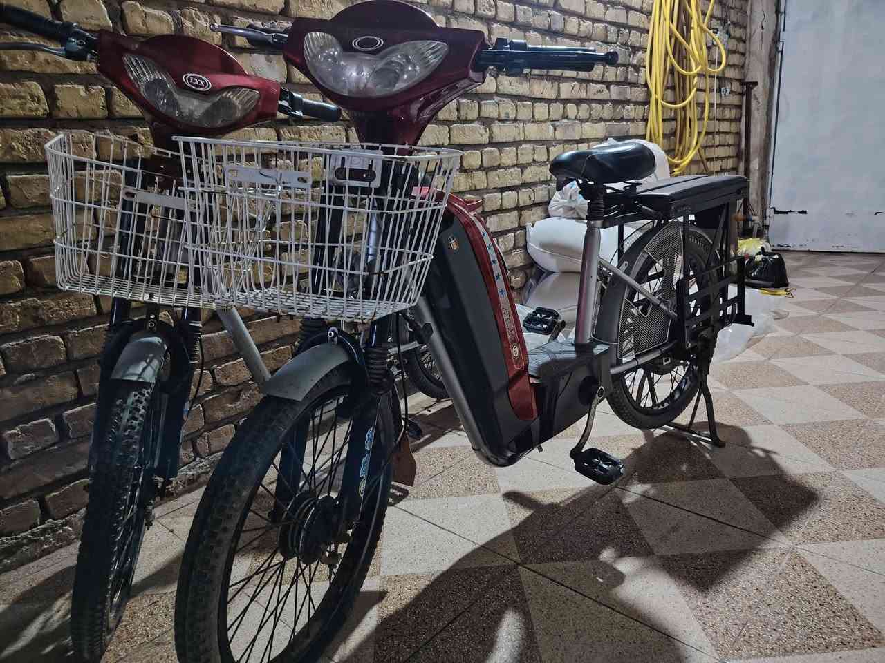 سلام عليكم اخوان ٢ دراجات شحن كهربائيه وزنجيل متروكات ابيعهن على وضعهن نضافه 100/100من الخدش سعرهن ١٠٠ مكاني ميسان
***********
