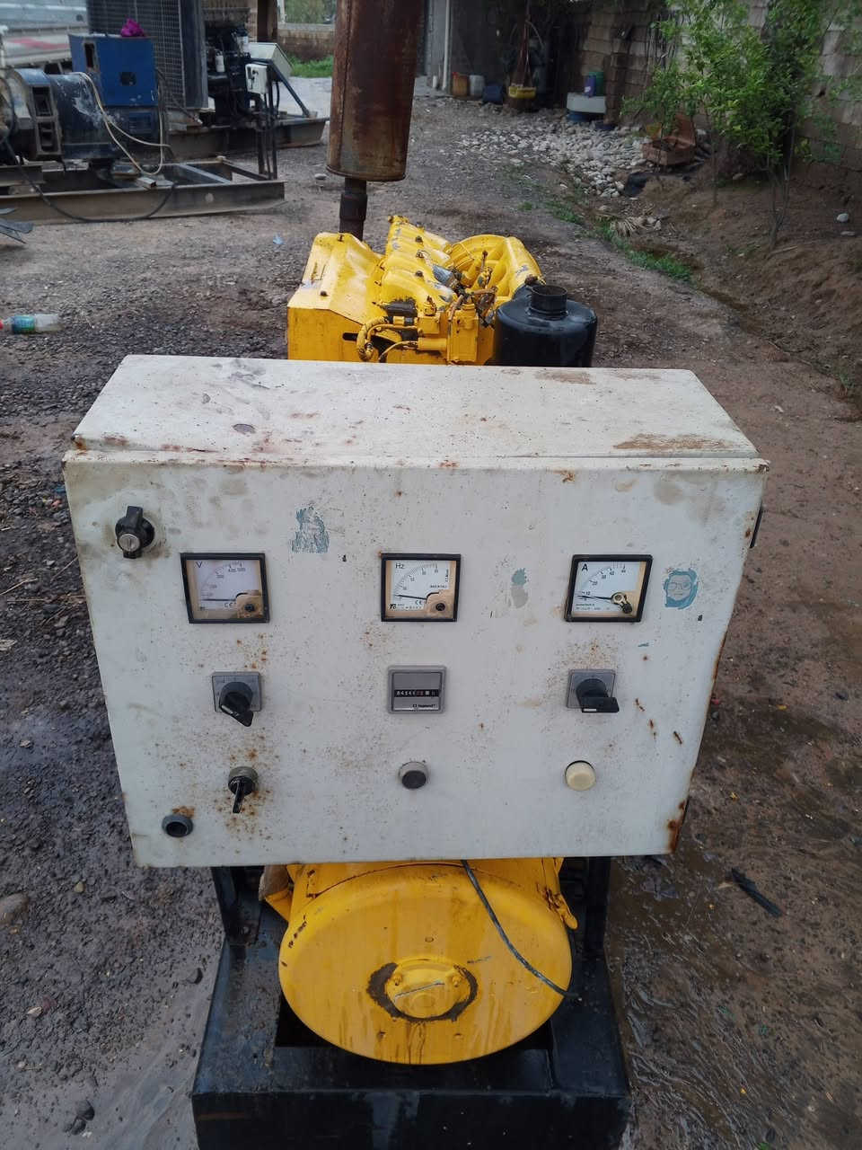 للبيع مولد دويز إيطالي 4بستم توليد 40كيفي طبك بلادي شغال شرط لاصرف ولا بخار المكان ديالى الاتصال***********
