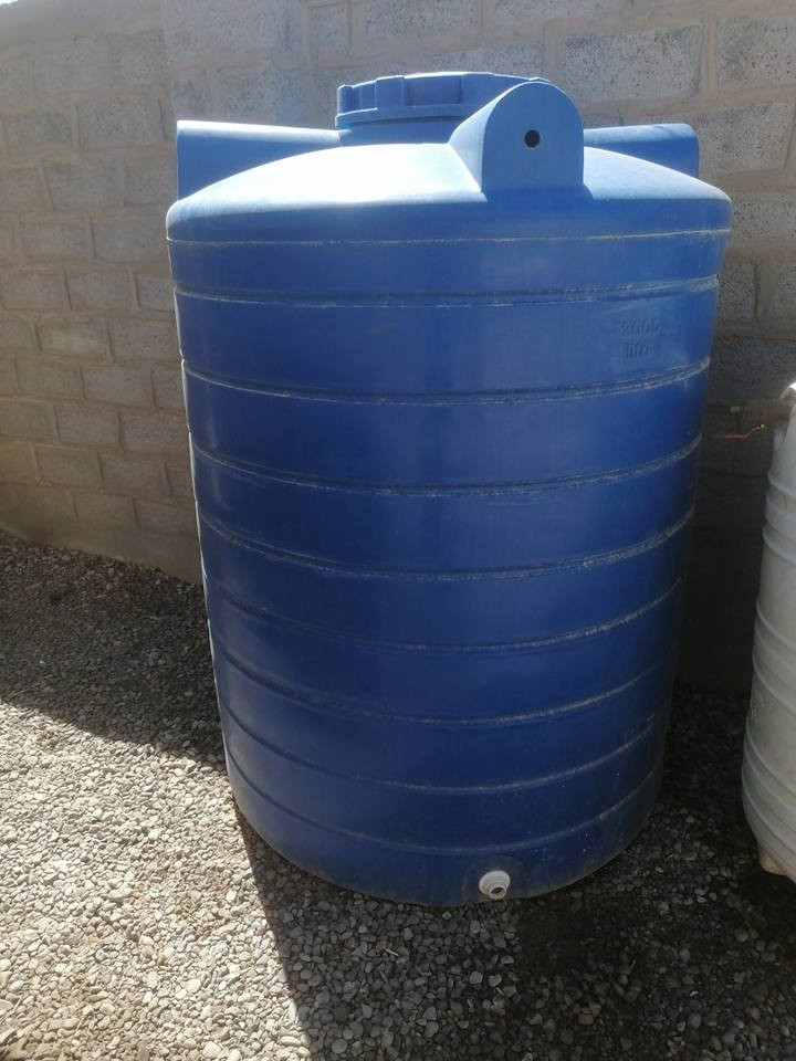 مقطورة سعة ٢٠٠٠ لتر للبيع للتواصل هاتف *********** المكان عمارة حي الجامعة
