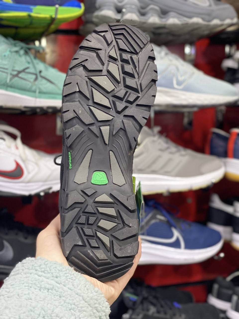 ماركة کاریمور وكالة اصلي
جدید
قياس :٤٣
طول القدم :٢٧.٥سم
للحجز دذلي خاص لو واتساب 
٧٧٠٨٢٨٤٢٤٢
