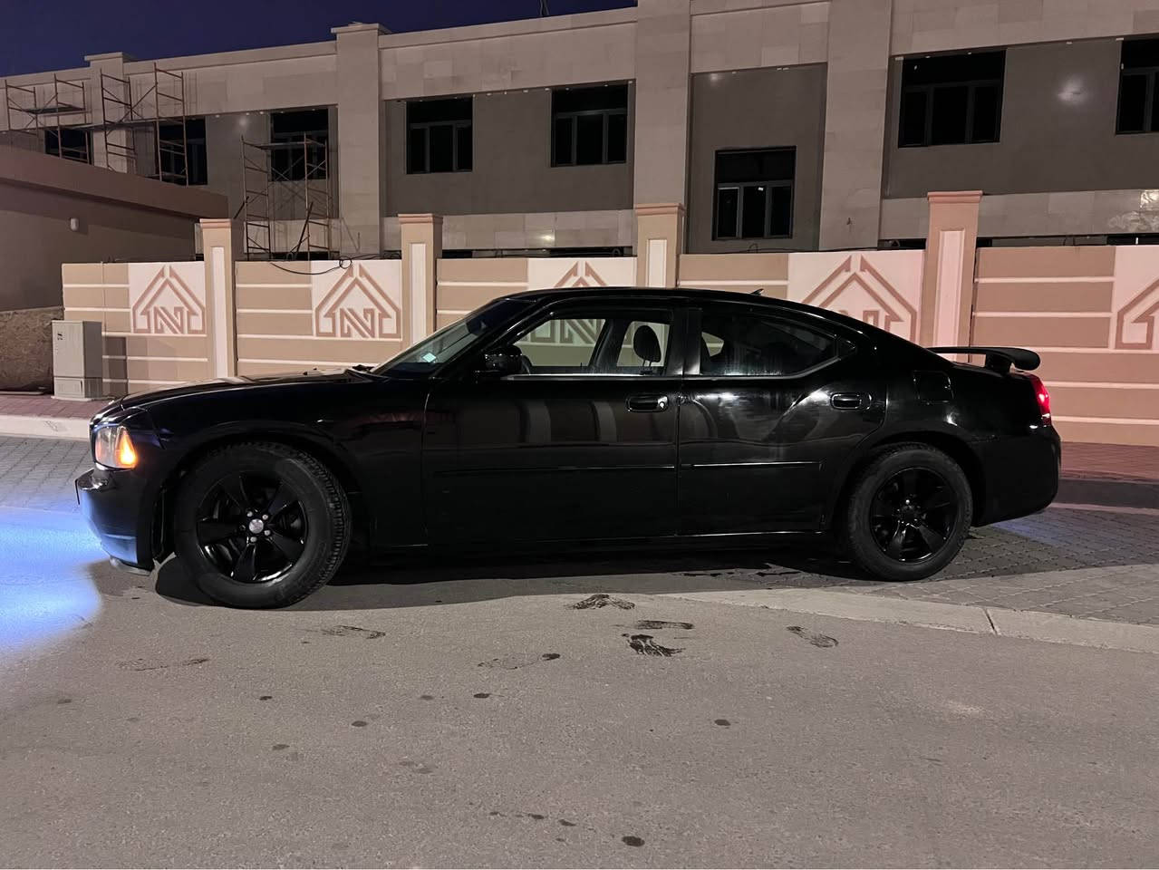 للبيع دودج جارجر 
موديل 2009 
رقم بصرة انكليزي بأسمي 
مكينه 3500 قبل شهر شديتهه كارتون السياره مكفوله من الصبغ فقط الكاط داير الجاملغ الخلفي وحواف الجامه الاماميه فقط مبدل 1-مكينه جديده2- وسلف 3-ودكشن حار 4-نوزلات 5-وبلكات 6-ومجاول 7-وبطاين بيبان 8-وكاردن 9-زنون عالي وناصي وبروجكترات 10-دوسات جديده 11-شاشه اندرويد 12- باور ستيرن تايرات نضافه 80 /100 الحداده الاماميه جديده ودسكات وتبريد السياراه خير من الله مصروف عليهه 
يحتاجلهه فقط حداده خلفيه السعر 115 وبيهه مجال قليل مكانهه البصره التنومه 
*********** البصرة, العراق
