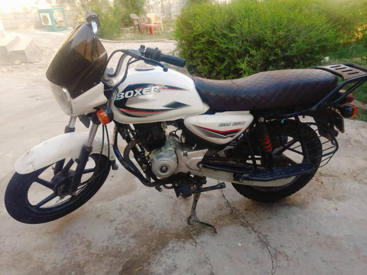 السلام عليكم دراجه بوكسر للبيع ماشيه 34 الف كايمه تمشي ماعليها وين ماتريد تراي روح بيه مكاني الديوانية رقمي ***********
