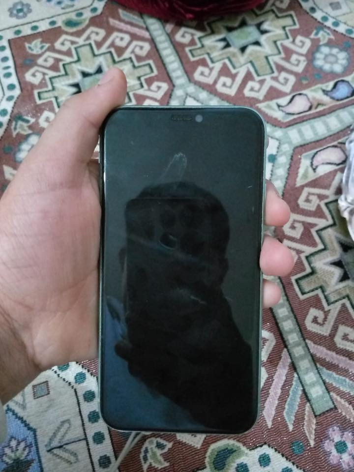 سلام عليكم ايفون 11عادي للبيع كارتونة كامل ملحقات السعر 275وبي مجال للاتصال اتصل على ارقم ***********
