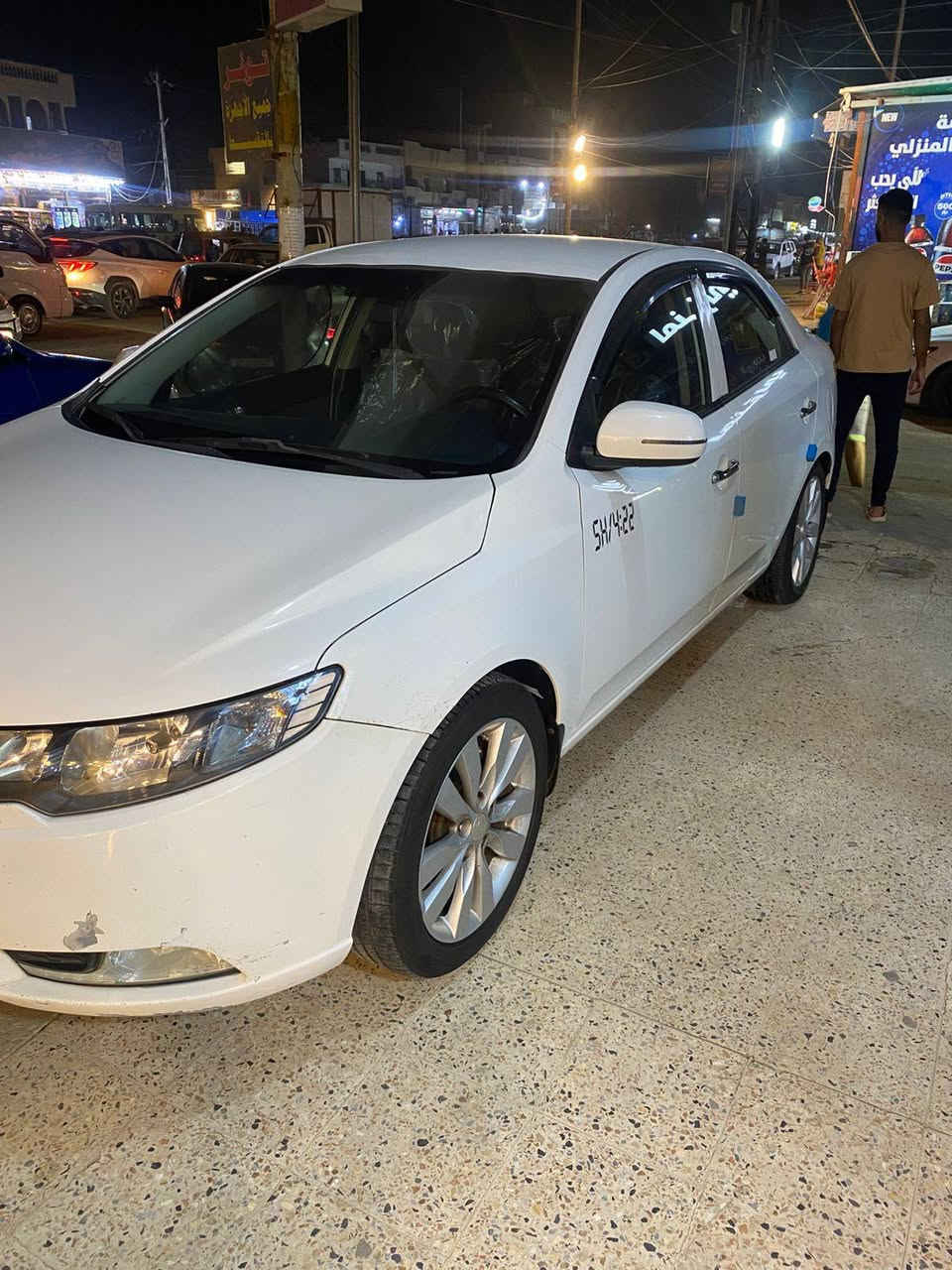 السلام عليكم
سيراتو خليجي 2013
رقم اربيل
بيها 3 قطع صبغ 
تبريد ثلج🥶
مكينة دوش 2000 وكير مكفولات
ماشية 185
صدؤ امامي خلفي جديد
تخم تاير جديد
تحويل مباشر 
مكاني بغداد الدورة 
السعر 98 وبيها مجال***********
