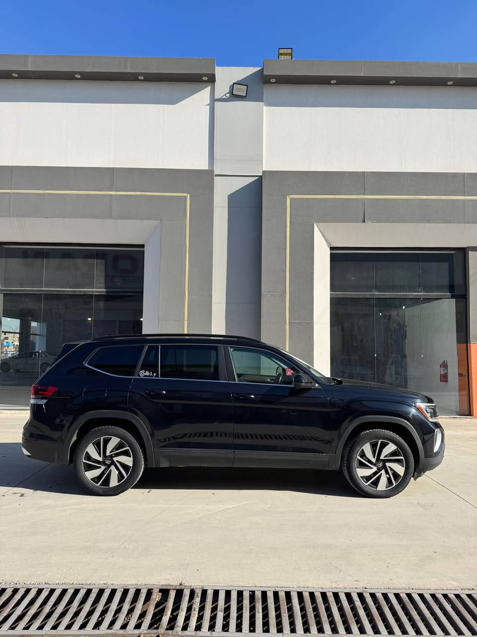 Volkswagen Atlas 24 SE 
فولكس واكن اطلس ٢٠٢٤ se للبيع او مراوس 

خمس قطع اربع ابواب 2 ضرر  2 تبديل شركة داخل امريكا + شبر جاملغ بارد فقط

ممشى السيارة 87 الف كيلو متر 

محرك 2.0 توربو + كير شرط
270حصان/370 نيوتن متر

2 ايرباك تبديل شركة
مواصفات السيارة كالتالي
تحديد مسار
تثبيت سرعة
ابل كار بلي + اندرويد اوتو
7 راكب
شحن لاسلكي
عدادات ديجتال
تدفئة كشنات + الستيرن
6 وضعيات قيادة 
انارات iq led
حساسات 360 درجة 
نظام قيادة ذكي
ناقل حركة أوتوماتيكي 8 سرعات 4motion
تشغيل عن بعد
دخول ذكي
تشغيل ذكي
انارات ترحيب
نقاط عمياء
كشنات جلد
شاشة معلومات
تحكم الشاشة عن بعد 
تحكم صوتي 
قطع تبريد 3
فتح صندوق ذكي
صندوق اوتوماتيكي
اوتو هولد
اوتو ستارت/ستوب
هاند بريك كهربائي
كشنات كهرباء

سعر  235 وبيها مجال 
شرط التحويل
(( بيع مستعجل )) ⏳
للتواصل على الرقم
متوفر واتساب او اتصال
***********
مكان السيارة:نينوى/الموصل موصل, نينوى

