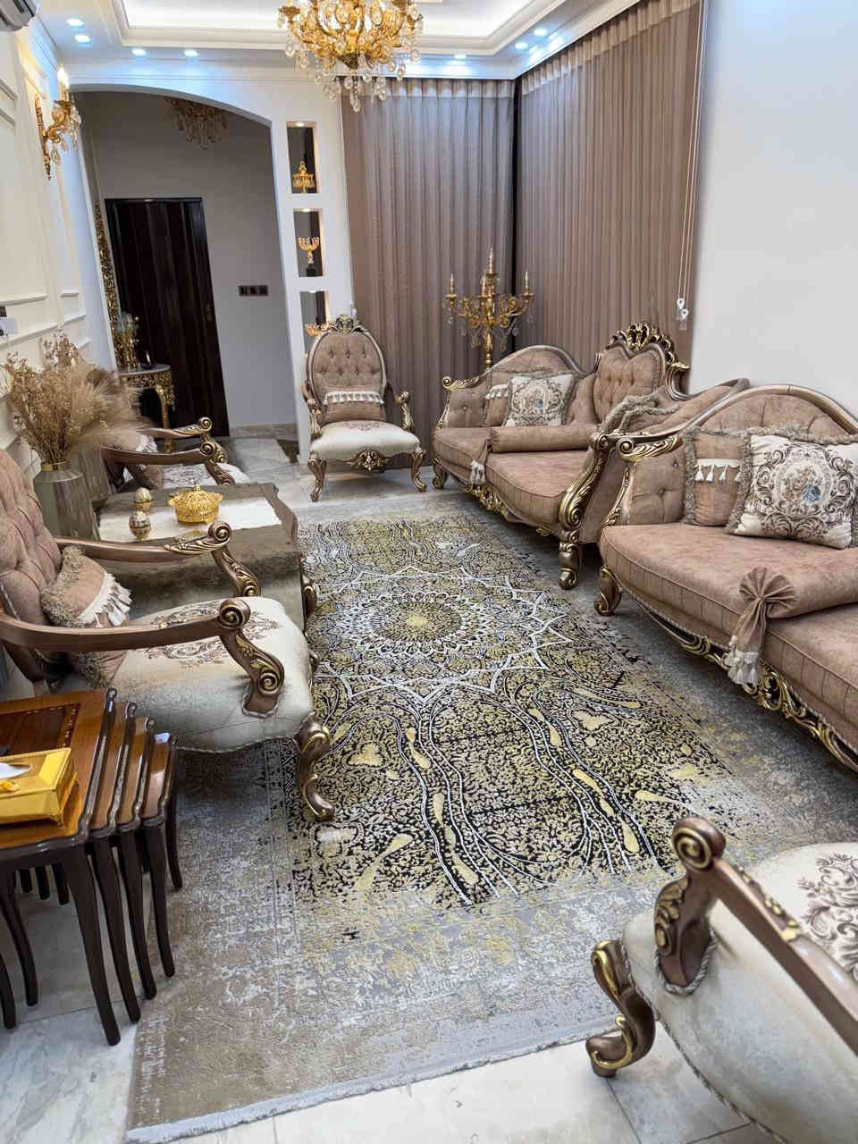 السلام عليكم 
عندي  تخمين للبيع 
 تركي ملكي  جديد جدا جدا ضخم 
خشب زان 
صبغ حراري 
نقوش وحفر يدوي 
١٠  مقاعد
حفر ونقوش ملكيه
قماش المقاعد  ايطالي درجه اولى

اخوان هاي التخمين   راقيات وغاليات  الي ايدور شي رخيص هذا التخم ميفيده
سعرهن  الجديد بالسوك  ب  ٤   ملايين ونص والثاني  ب ٥ ملايين 

اني رايد التخم الواحد  ب   ٣  مليون      ومجاله  بسيط
 التخمين ب   ٦  ملايين  
مكاني 
بغداد   الكرخ  حارثيه   شارع الكندي
قرب مول بغداد
سبب البيع بيتي صغير والتخم ضخم
***********
