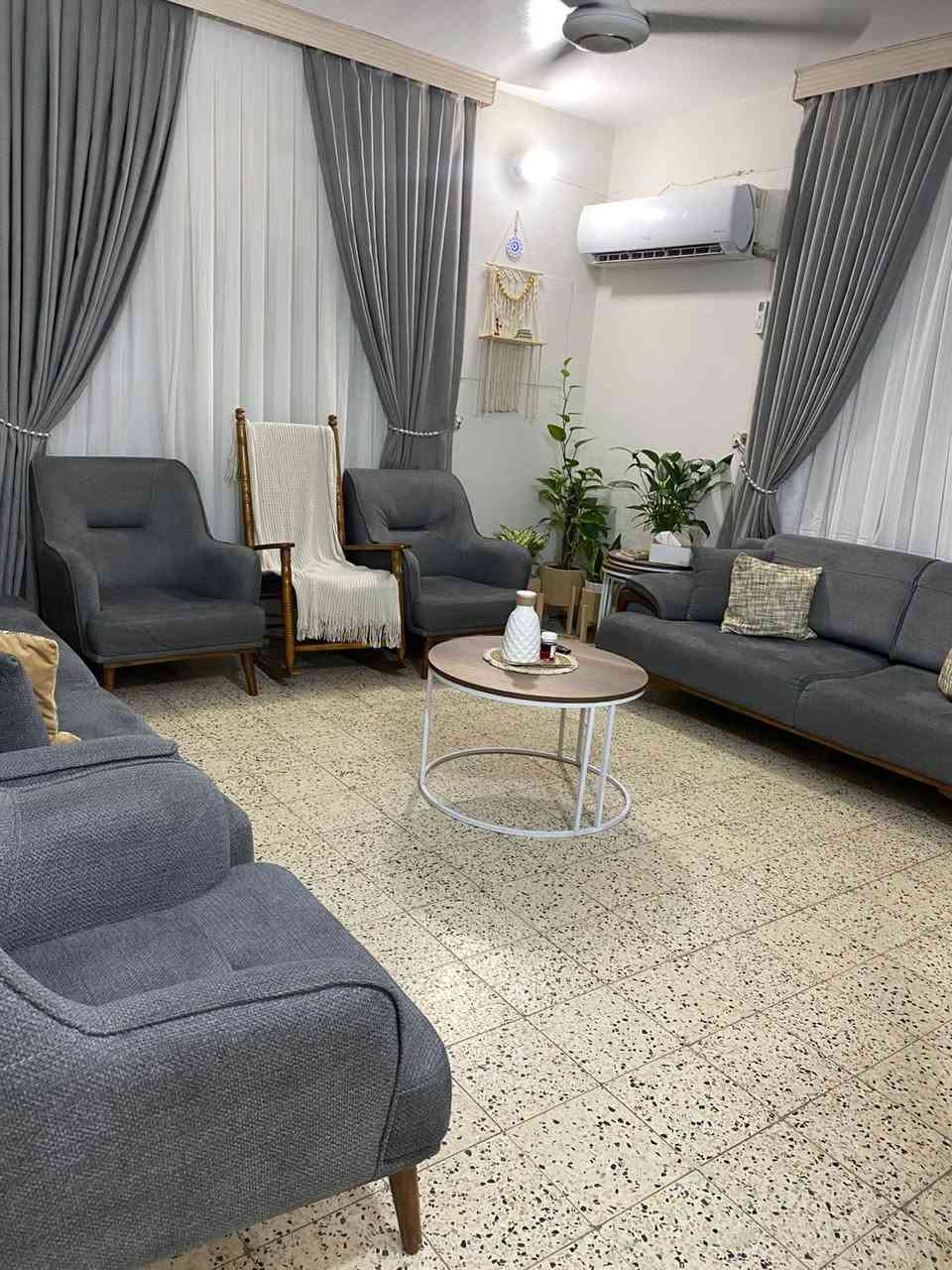 بيت 100 متر
واجهة 5
نزال 20
العنوان المعلمين المربع الذهبي 
للاستفسار ***********
