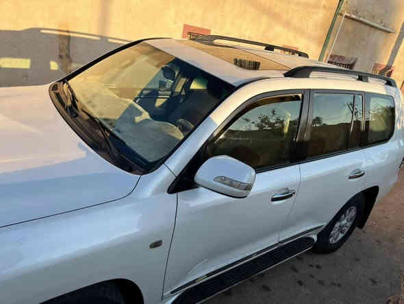 السلام عليكم 
سيارة لاندكروزر موديل 2010 للبيع 
كامل مواصفات فوول الفول 
السيارة كفالة عامة 
للاستفسار اكثر الاتصال على الرقم التالي 
***********
