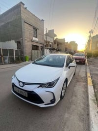 للبيع كورلا ٢٥ هايبرد مكينه 1800 مكفوله كفاله عامه سياره على أيدي استخ...