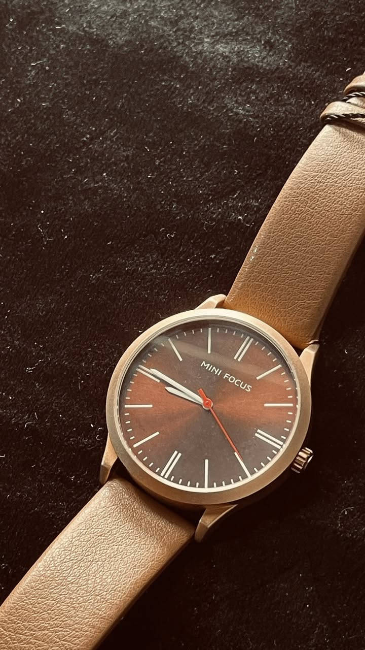 📢 ساعة MINI FOCUS  - ستايل راقي وبسعر حلو!

إذا تدور على فخامة وبساطة بنفس الوقت 👌
هاي الساعة تصميمها كلاسيك جلد بني مع وجه أنيق يناسب كل لبس 😎

✨ المميزات:
 • تصميم مرتب وجذاب
 • سوار جلد مريح
 • تناسب دوام + طلعات + مناسبات
 • خفيفة وأنيقة على الإيد

💰 السعر مناسب جدًا ومفاجأة
🚚 توصيل لكل المحافظات

📩 للحجز راسل خاص بسرعة، الكمية محدوه


**إذا كنت صاحب هذا الإعلان وتريد حذفه لأي سبب، رجاءا أرسل رسالة إلى الدعم الفني**