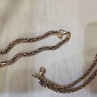 سوارات فرعوني واحد وزنة 11.8سعرة 40 الف الثاني وزنة 18.7سعرة 72الف توص...