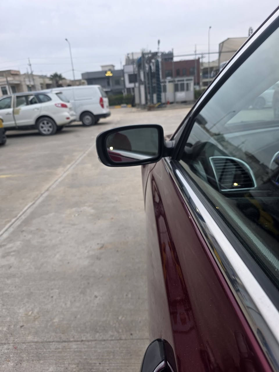 كرايسلر اوباما  
رقم اربيل 
موديل 2018C فول مواصفات 
محرك السياره 3600cc
مواصفات السياره 
رادار امامي رادار  خلفي 
حساس جانبي 
مري تعتيم 
بصمه تشغيل عن بعد 
كشنات تدفئه وتبريد 
تحديد مسار 
شاشه جبيره 
نقطه عمياء 
بانوراما
ستيرن هيتر 
وبعد بيها هواي مواصفات اعلى مواصفات تجي بالاوباما 
السياره حادثها موضح بالصوره بيها البنيد شويه صبغ  والجاملغ مبدل نفس اللون 
السعر 250 وبيها شويه مجال 
رقم *********** 
يوجد واتساب
