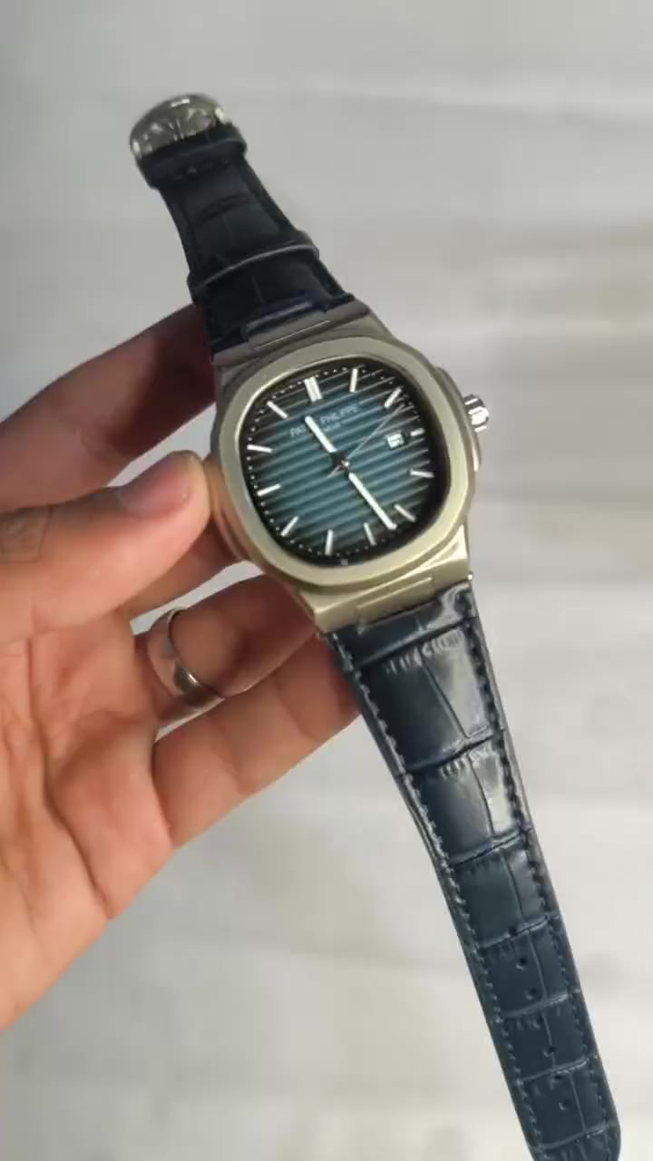 باتك فلبPatek Philippe
تحفه فنيه تتخطى مفهوم الوقت 
الميناء مميزة بدزاين عصري 
زجاج زفير مقاوم للخدش 
منفذ تاريخ شهري
الهيكل مصنوع من التيتانيوم 
مختمة من كل مكان
اميال لامينوس 
مقاومة ماء وغبار 
سير مصنوع من الجلد الطبيعي 
قفل فراشة اصلي

ملاحظة متوفره قطعة واحده فقط 
السعر :- 28 الف ع اول تم 
للحجز والاستفسار يرجى الاعتماد خاص


**إذا كنت صاحب هذا الإعلان وتريد حذفه لأي سبب، رجاءا أرسل رسالة إلى الدعم الفني**