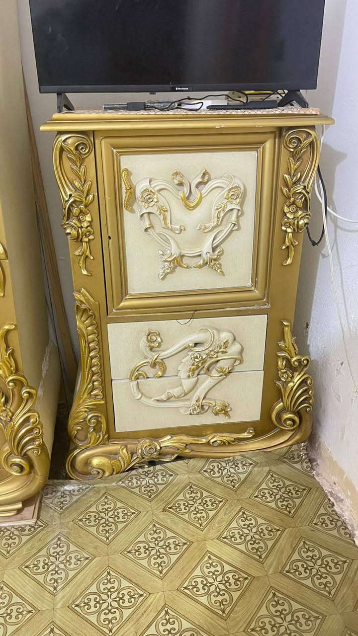 غرفه للبيع السعر مليون وسبعميه المكان بغداد ***********
