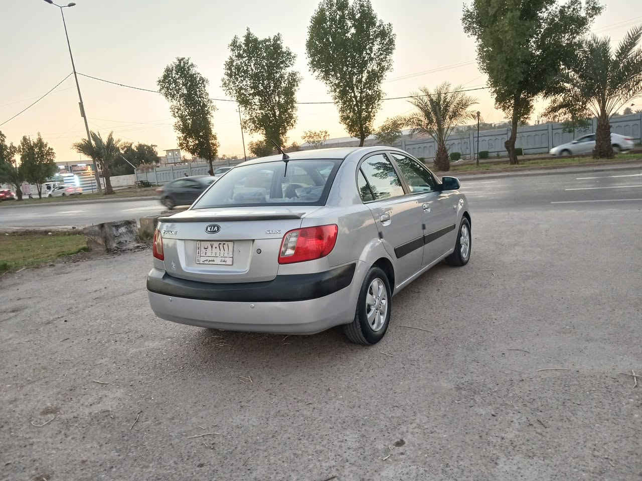 سلام عليكم رمضان كريم  مرخصه الادمن المحترم كيا ريو خليجي موديل ٢٠٠٧ 
بيها بس هلالات الخلفيه مال جاملغ صبغ وباقي سياره مكفول بدون صبغ 
مكينه ١٦٠٠ دوش 
تحكم ستيرن جهتين 
هيتر مري جانبي 
تدفئه كشنات  
كشنات جلد ومخمل 
حساس خلفي
تبريد بيانو 
صدر مكفول 
تخم تاير جديد 
تدفئه تبريد 
كهربائيات كلها شغاله وداخل سياره جديد 
السعر ٧٤ وبيها مجال كلش قليل 
عنواني بغداد البياع مدينه الذرى 
***********
