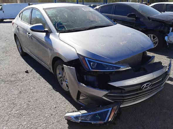 السلام عليكم من رخصة الادمن  النتر 2020 وارد 
الحادث موضح بالصور بأسمي السيارة
ماشية.    54 الف 
شاشة جبيرة 
تحكمات 
رادر جانبي وأمامي وخلفي
كامرة دوارة
تحديد مسار  
قياس ظغط الإطارات 
لايت زنون 
الايرباك راجع سيتم بلادي تبريد ثلاجة 
للاستفسار.  ***********
السعر.   135وبيهة مجال
