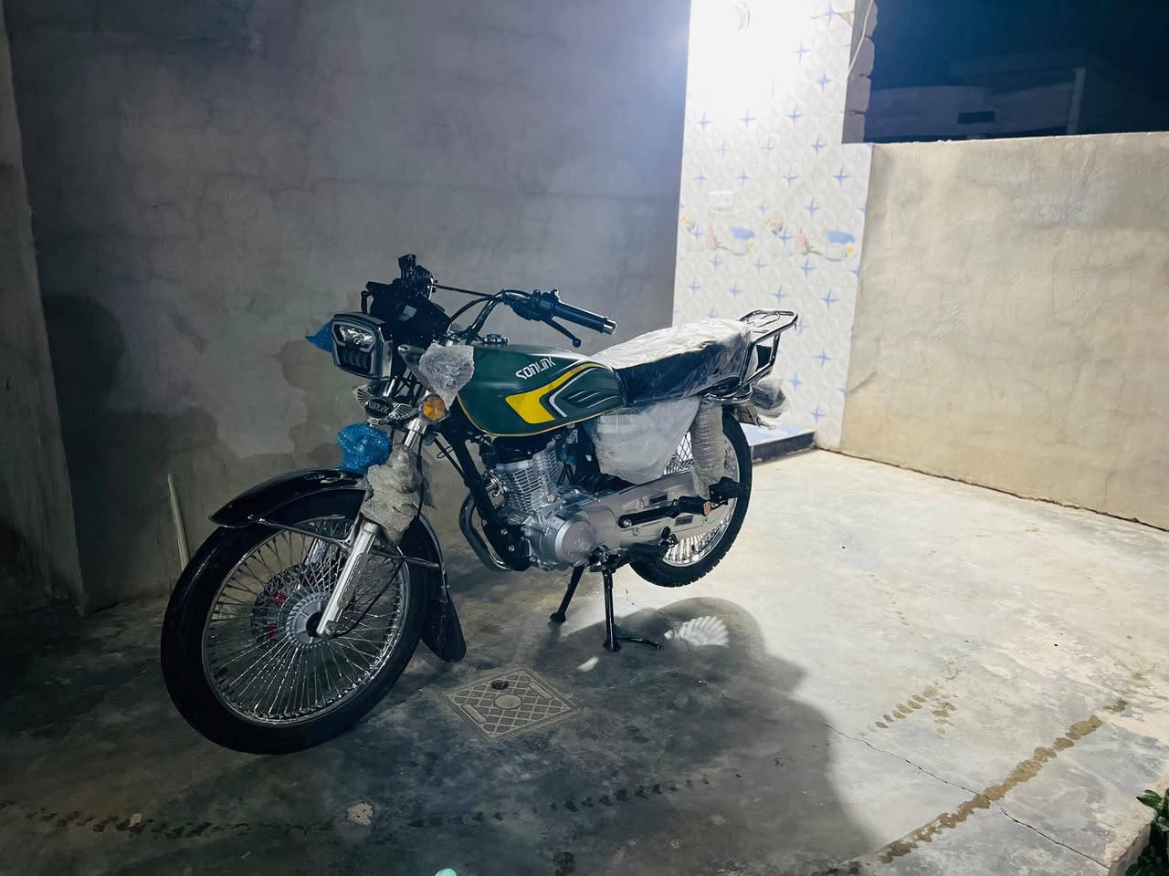 تايكر ٢٥
بعدو جديد قبل ٣ من شديتو 
كلشي شرط ممفتوح بي برغي
وضع شركه 
لون زيتوني.
للاستفسار ***********
مكلف بل نشر
