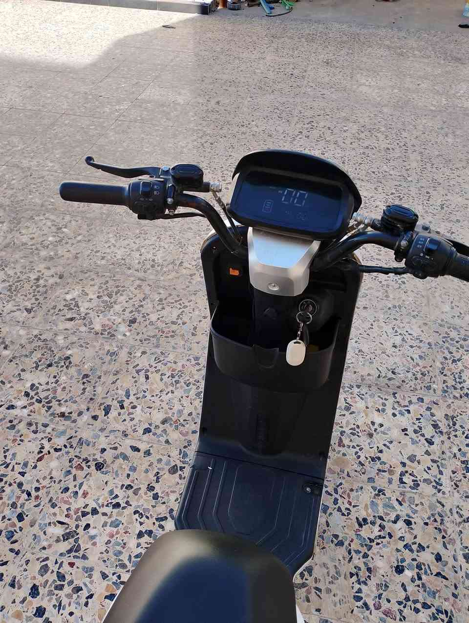 سلام عليكم دراجه شحن R900جديدكلش موديل 2025 بطاريات6 اكبار  جدد استعمال قليل كلش  دراجه جاهزه 
السعر 480 وبيه مجال  مكان البصره الزبير 
اتصل ***********.
