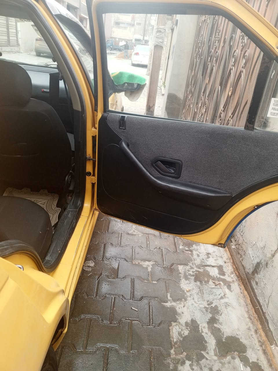 سلام عليكم بيجو بارس 2015 للبيع او المراوس باحدث كير مكينه خير من الله تخم تاير بور ستيرن جديد باتري جديد داينمو جديد تبريد ثلج كير فرنسي نمره طويله صدرها نضيف كلج جديد السياره ما عوزها ربع تخذها كبل للشارع السياره معروضه ب 47 وبيها مجال بسيط كلش مكاني بغداد الجديده شارع المسبح 
***********
***********
