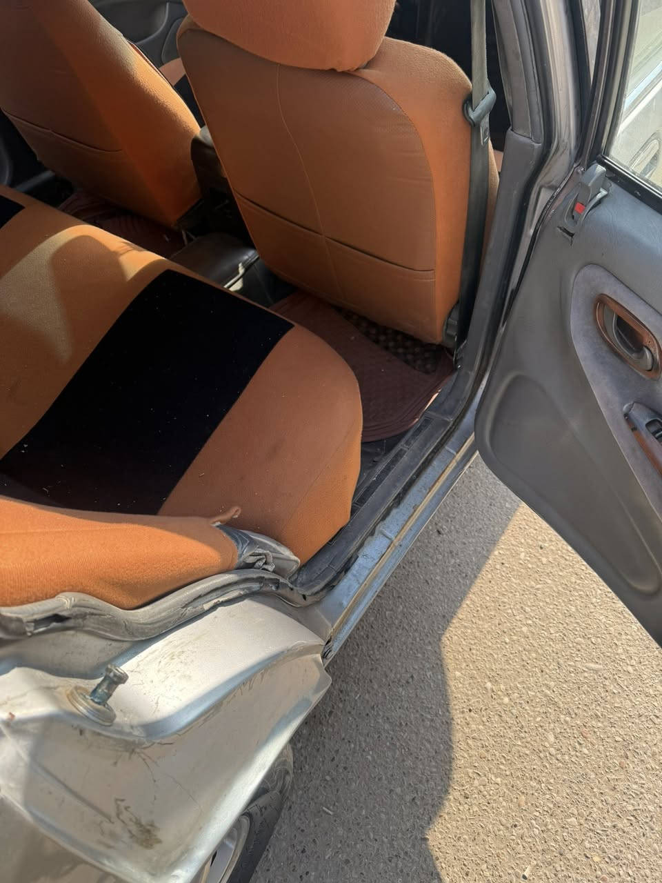 برنس فراشه اللون مميز موديل 1996  باسمي تحويل ثاني يوم نظيفه شوف العين سنويه ورقم إنكليزي مكينه وكير خير من الله وين مايعجبك شوفها عنوان بغداد الكرخ (***********)سعر 52$ بيها مجال حق الجيه
