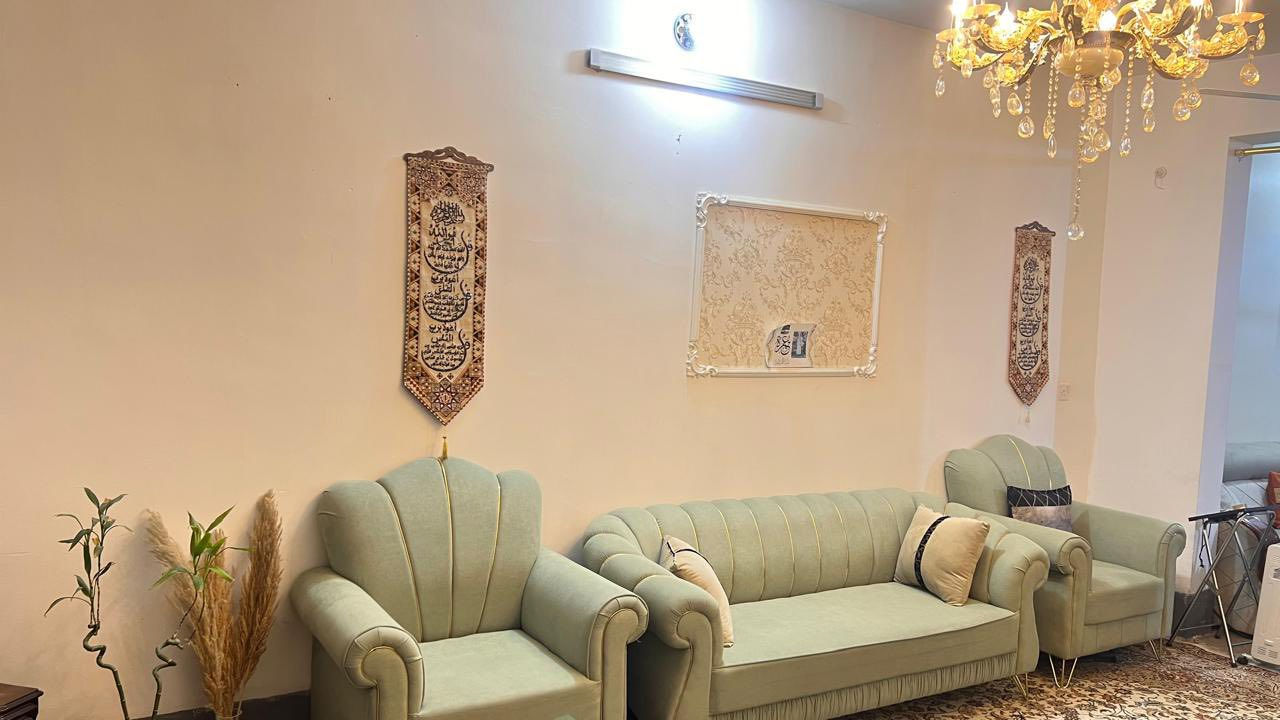 بيت للبيع طابو زراعي 25
كربلاء حي العباس الحولي الجديد

الشارع عرضه 25 م

الموقع تجاري يصلح محالات ويصلح سكن 

بناء البيت في سنة 2007

المساحة 150 م

واجهة 10

نزال 15 

الطابق الأول

استقبال+ هول مطبخ حار وبارد وحمام وتواليت

الطابق الثاني

ثلاث غرف وحمام وتواليت

السعر 320 مليون بي مجال بسيط للشراي

للتواصل واتساب 

***********
