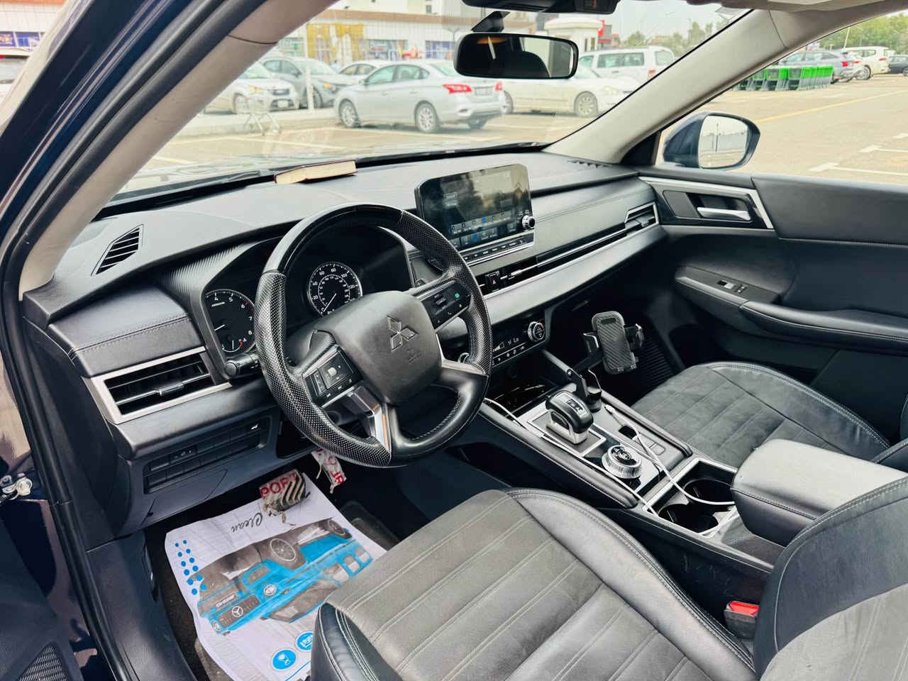 ميتسوبيشي اوتلاندر فول ماعدا فتحة SE
موديل 2023 صنع ياباني اصلي
*محرك 4 سلندر 2500 
*مقاعد 7 راكب
*سعر 220 ورقة 💵 رقم بغداد 
العنوان بغداد
رقم تلفون
*********** بغداد, العراق
