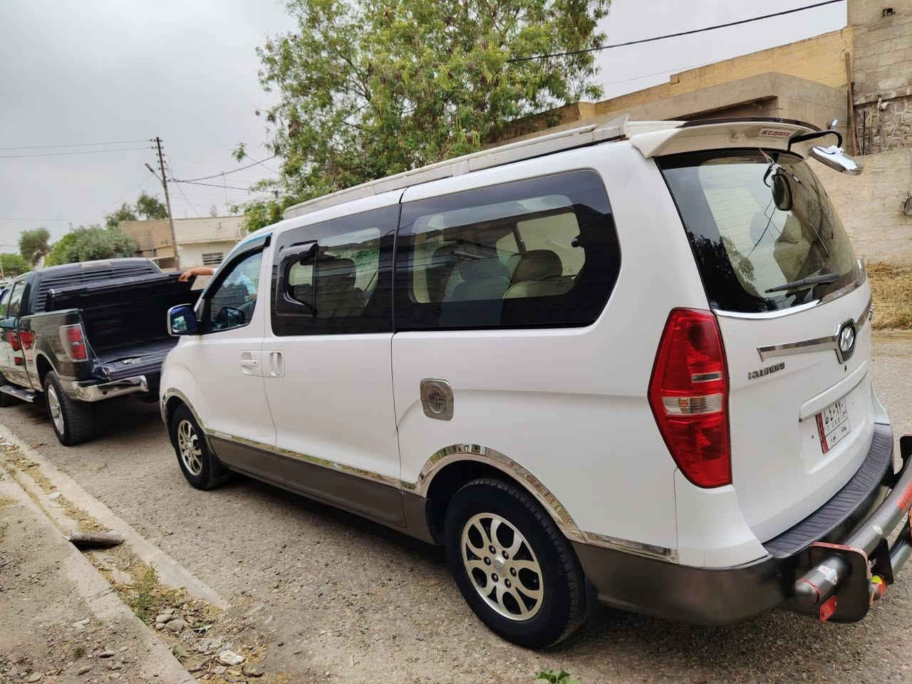 للبيع ٢٠١٦ رقم بغداد الشكل القديم بيه اربع قطع ٣ تبديل وحده صبغ مكانه الضلوعيه السعر ١٦٣ الاتصال ع رقم ***********
