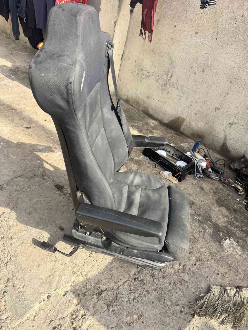 كشن ام السيوف البيع السعر ٢٥٠ الف شغال المكان البصره ***********
