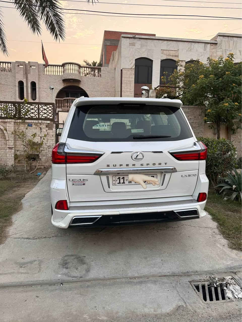 لكزاز للبيع 

سعر 58ألف فقط 
سلام عليكم لكزاز  للبيع و جوه السوك موديل 2017 بريم فول مواصفات  داخل مشمشي 
ماشيه 130 ألف 
جكات ✅
فتحةسقف ✅
شاشات خلفيه ✅
كامرات 360 ✅
نقاط عمياء ✅
كراسي اماميه خلفيه تبريد و تدفئة ✅
سياره فول مواصفات 
سياره صار ببهة طخة بالجاملغ الامامي و شويه من الباب جهة اليسار صبغ باب و جاملغ بدون ايرباك بدون شاصي عدا ذني سياره مكفوله من صبغ و مكفوله كير محرك  

تواصل *********** بغداد, العراق
