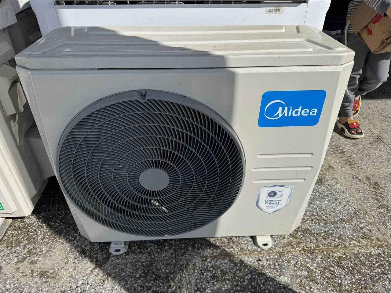 السلام عليكم
للبيع سبلت
نوع ميديا 
حجم 2 طن 
كنتوري 
السعر 500 الف 
***********
