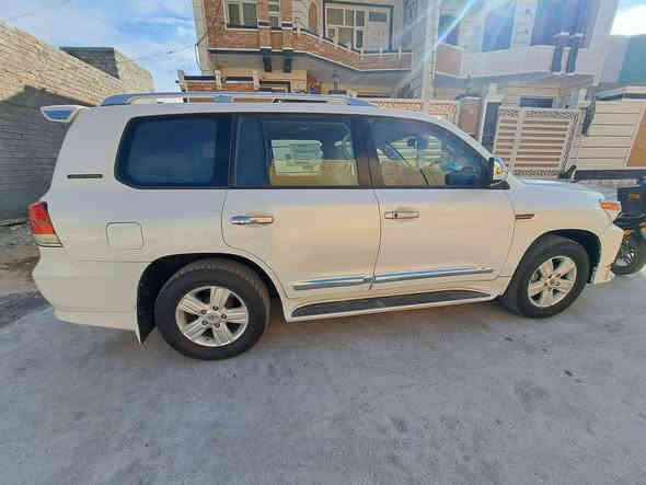 لاند كروز جكسر ٢٠٠٩ 
رقم اربيل هزه صاقطه
تدفه تبريد كير بشرط محرك مفتوح
بأسمي سياه ستخدام شخصي 
بيه باب الخلف صدر مشخوط ومصبوغ
بيه جراد بل قماره
لباب لخلفي جان بي جراد سويته الباقي كله شرط السعر٢٩٠$ هذرقمي*********** الي يريد يتواصل هذ رقم بي وتساب
