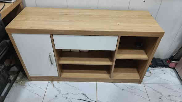 ميز مكتبي عدد2 مع ملحقات كل ميز ..السعر 350 الف دينار ثنينهن سويه  
للتواصل ***********  واتساب + اتصال
