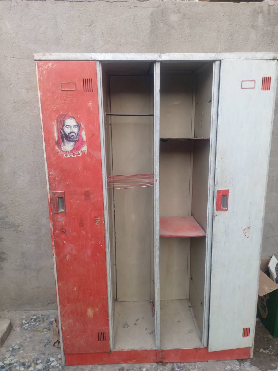 لوكرات حديد ثنينهن ب 70
العبيدي
***********
