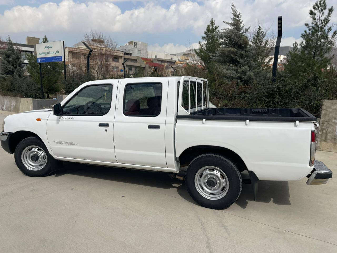 نیسان پیکاب 2006 سپی ناو سوور
بەس یە ک پە لە بۆیاخی هەیە 
لای جە مە لە قی پیشە وەی لای سایە ق بی ناو
سە نە وی بە سە ر جوە بە ناوی خۆمانە وە یە 
گێڕ و مەکینە بەشەرت 
250 هەزاری هەقیقی ڕۆیشتوە

سعر : داوای بکە لە کۆمێنت ڕاستەوخۆ بۆت دێت 🤖 
 
سەیاکەت زۆر جوانە و خاوێنە ماوەتەوە 
هەر جوار تایەکە لۆکە مانیکە بۆی بەسراوە 
بێ تەقە و رە قە بەشەرت

بۆ زانیاری زیاتر پەیوەندی بە خاوەنی 

***********
