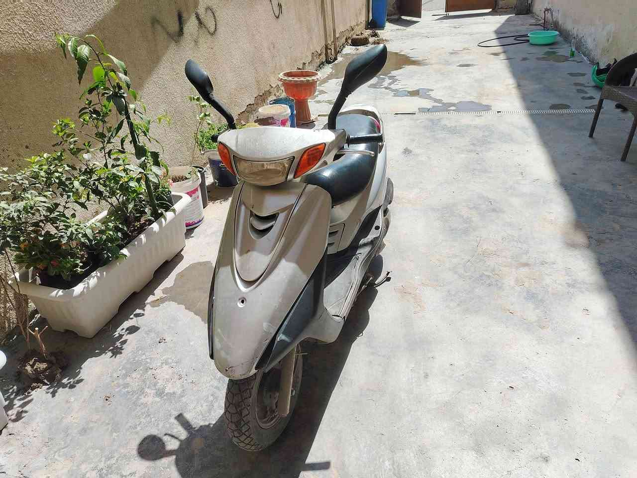 دراجه برز  للبيع بغداد الصليخ قفل ٦٠٠ كامله مابيها اي شي نقص ضمان ٦ أشهر ***********
