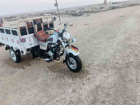 عمي السلام عليكم ستوته لبيع 22 وعشرين ستوته رقم وسنويه بسمي اداورلك شوكت ماتريد ستوته برغي 🔩 ماعايزه غراضه بيها مضخم فانوس كنتوري باجات وياله جمره  ستدات هورنات بوش محرك برغي مامفتوح بس كلجات واقيات تغليفه بدي يعني برغي ماعايزه السعر ٣ ملايين و١٥٠ وببها مجال شراي تشلع عيوني مو شراي اعبر منشور مكاني سماوه قضاء الخضر شراي بيه خير ويدلل *********** هاذا رقمي وخاص مفتوح
