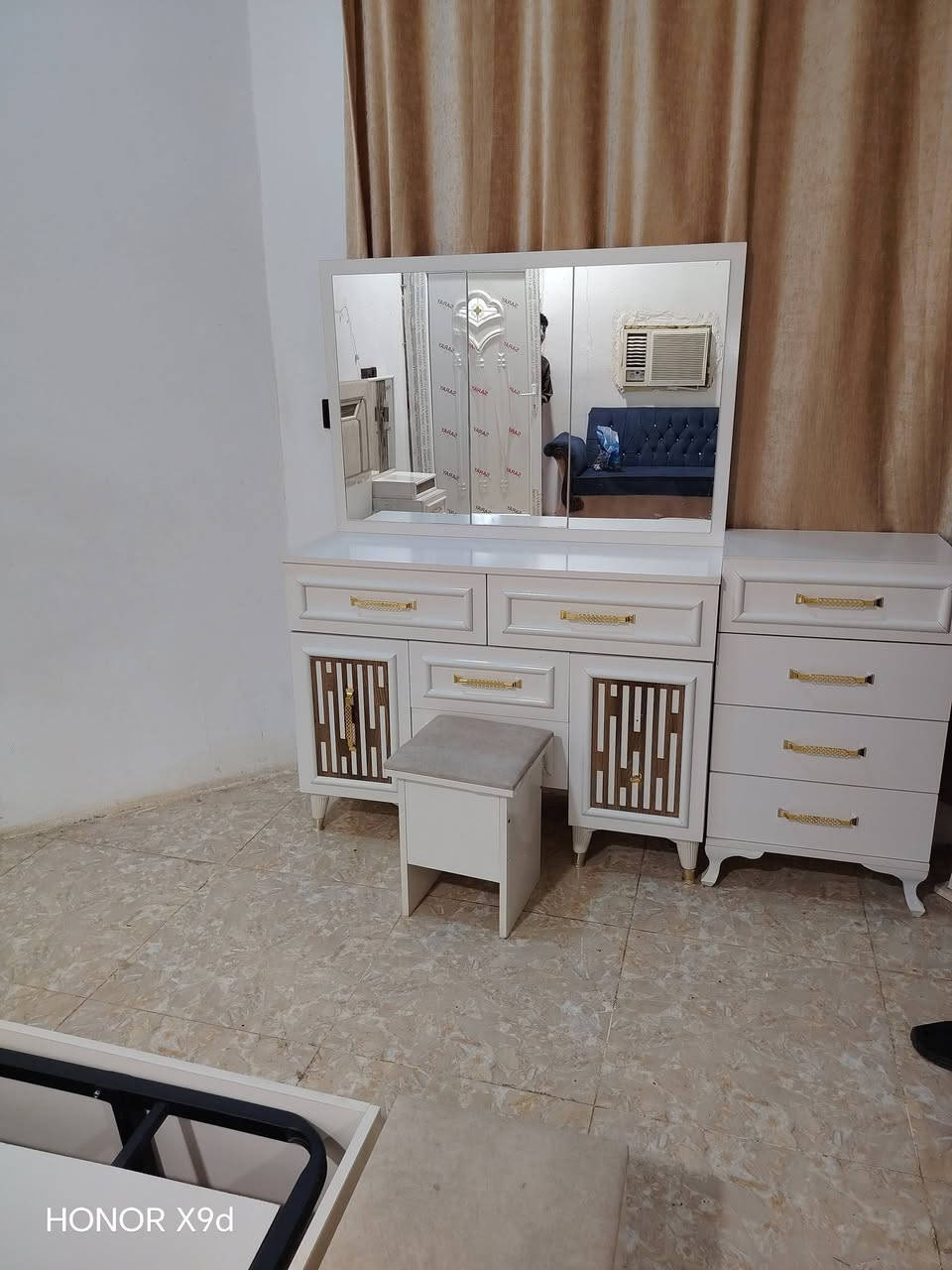 سلام عليكم غرفه تركي تعتبر جديد نضافه فول جربايه مخزن (9)قطع بيع اومراوس الشراي يتفضل خاص ***********واتساب
