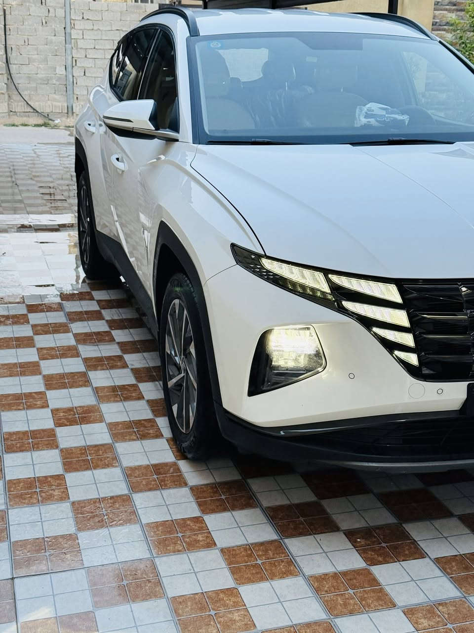 السلام عليكم
توسان 2023 خليجي
مكفوله كفاله عامه عدا رصعتين بالباب من جوه 
رقم بغداد تحويل مباشر 
فول مواصفات عدا البنراما 
ماشيه 74 ألف حقيقي 
سياره جديده بعده بحاله الشركه حتى السبير مانازل 
السعر 210 بيه مجال بسيط 
اللاستفسار اتصال *********** 
العنوان الفلوجه
