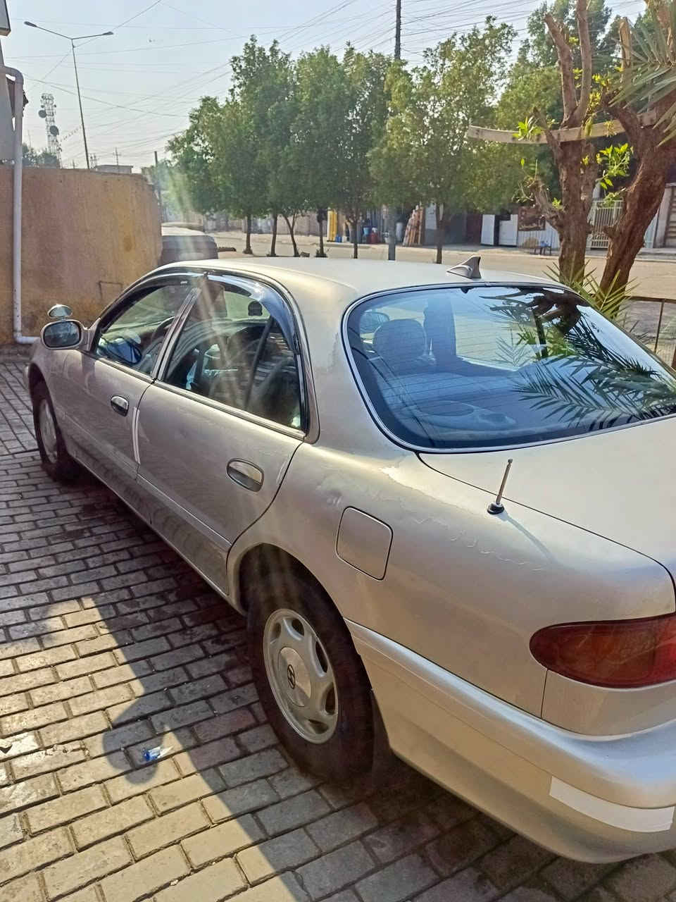 السلام عليكم للبيع سوناتة 2 مديل 95 كير عادي سيارة بدون صبغ بيهة شوية جراد صبغ دعاميات و خشم الجاملغ اليمنة سيارة خير من الله صدرها ناعم  السعر 53 مكان السيارة بغداد الحسينية ***********
