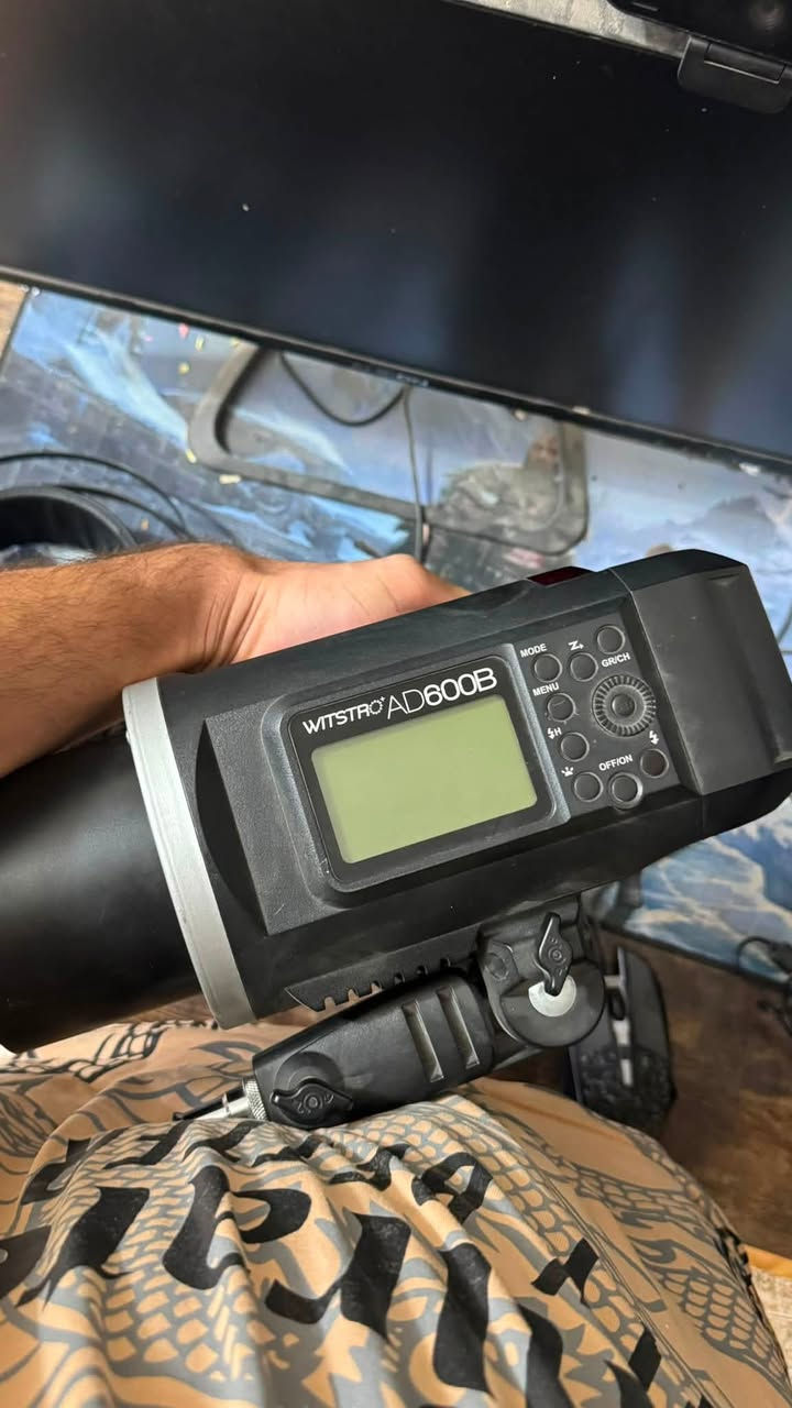 معدات كامله للبيع
sony.a7iii
عدسه 85 ثابت فتحه 1.2 سيگما 
عدسه 24/70 فتحه 2.8 سيگما مفتوحه من الكارتون فقط 
اضائه كودكس Ad600 b
مايك LARKm2 بالباكيت ممستعمل 
مكاني العماره ماعندي توصيل الي يجيني فلوس الكراوي على حسابي ورقمي *********** مامتواجد على الفيس فقط على الرقم
